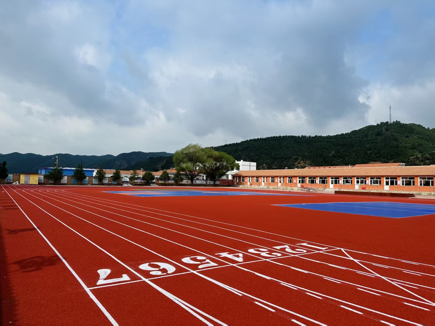 乐山市自结纹塑胶跑道硅PU - 一站式服务